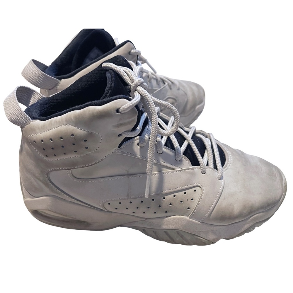 Jordan Cream Sneakers for Effortless Style - Picture 3 of 7